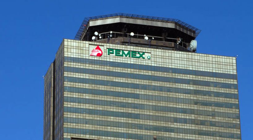 Pemex es la empresa petrolera más endeudada del mundo y la novena empresa más endeudada del mundo. Pemex is the most indebted oil company in the world and the ninth most indebted company in the world.