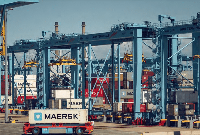 Al final del primer trimestre, la flota global nominal de contenedores se situó en 25.2 millones de TEU. At the end of the first quarter, the nominal global container fleet stood at 25.2 million TEUs.