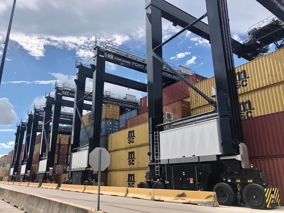 México y Canadá incrementaron sus exportaciones de productos al mercado estadounidense en abril, 20.9 y 38.4%, respectivamente. Mexico and Canada increased their exports of products to the US market in April, 20.9 and 38.4%, respectively.