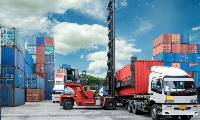 Exportaciones canadienses y política monetaria de Estados Unidos. Canadian exports and US monetary policy. Exportations canadiennes et politique monétaire américaine. Exportações canadenses e política monetária dos Estados Unidos.