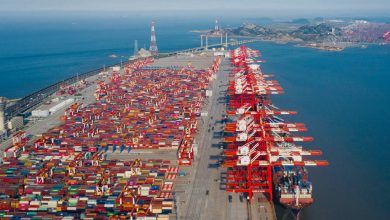 El tráfico de contenedores de Shanghai International Port Group (SIPG) alcanzó un nuevo récord en 2021. Shanghai International Port Group's (SIPG) container traffic reached a new record in 2021.