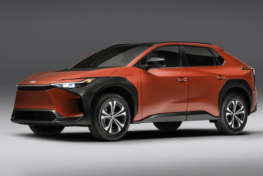 Toyota planea lanzar 30 modelos de vehículos eléctricos de batería (BEV) para 2030. Toyota plans to launch 30 battery electric vehicle (BEV) models by 2030.