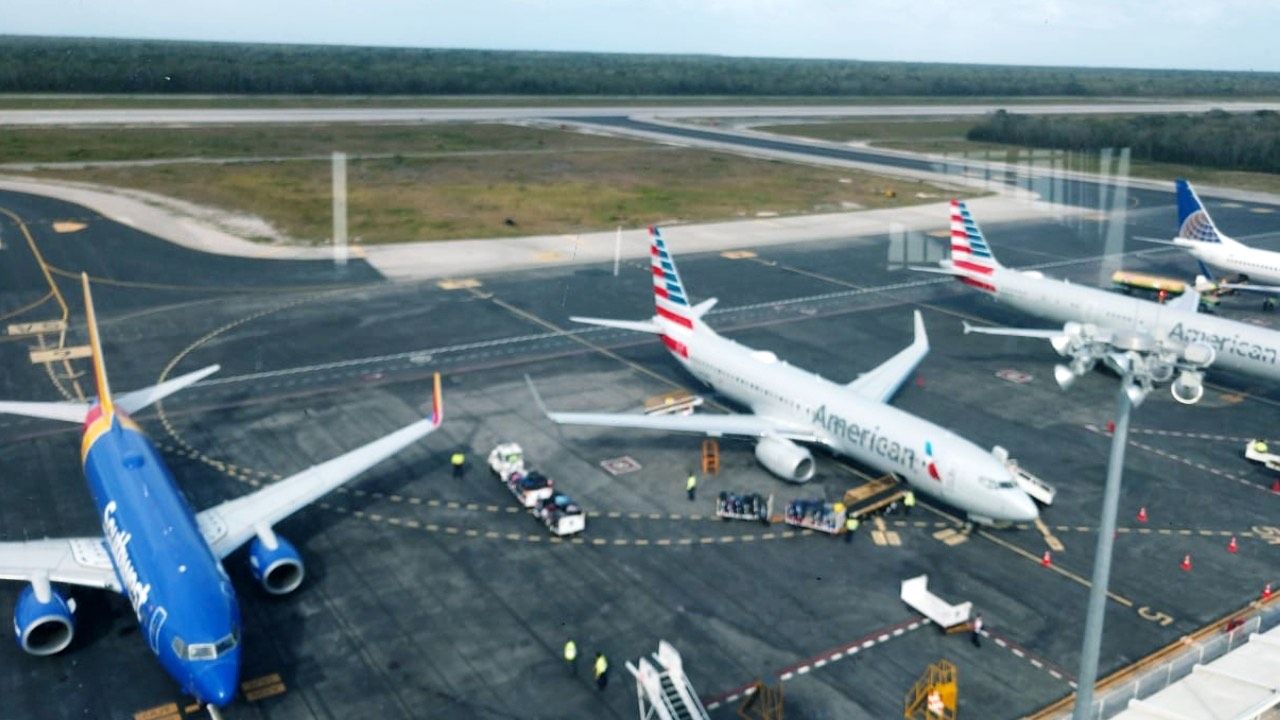 La inversión privada en los aeropuertos de México sumó 8,914.2 millones de pesos entre octubre de 2021 y junio de 2022. Private investment in Mexico's airports totaled 8,914.2 million pesos between October 2021 and June 2022.
