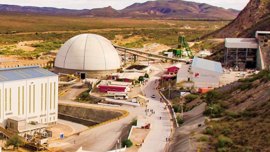 Newmont, Industrias Peñoles y Fresnillo operan las principales minas de zinc en México. Newmont, Industrias Peñoles and Fresnillo operate the main zinc mines in Mexico.