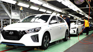 La industria automotriz de Corea del Sur se mantiene concentrada, de modo que los tres principales fabricantes (Hyundai, Kia y GM Korea). South Korea's automotive industry remains concentrated, so that the three major manufacturers (Hyundai, Kia and GM Korea).