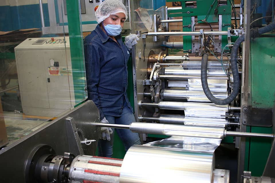 China y Alemania se situaron en la primera y segunda posición, respectivamente, entre los mayores exportadores de hojas de aluminio del mundo en 2021. China and Germany ranked first and second, respectively, among the world's largest exporters of aluminum foil in 2021.