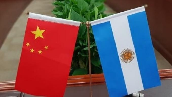 Acuerdos entre Argentina y China y 13 documentos de cooperación. Agreements between Argentina and China and 13 cooperation documents. Accords entre l'Argentine et la Chine et 13 documents de coopération.