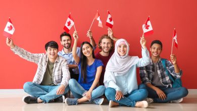 Canadá facilita trámites de inmigración. Canada facilitates immigration procedures. Le Canada facilite les procédures d'immigration.