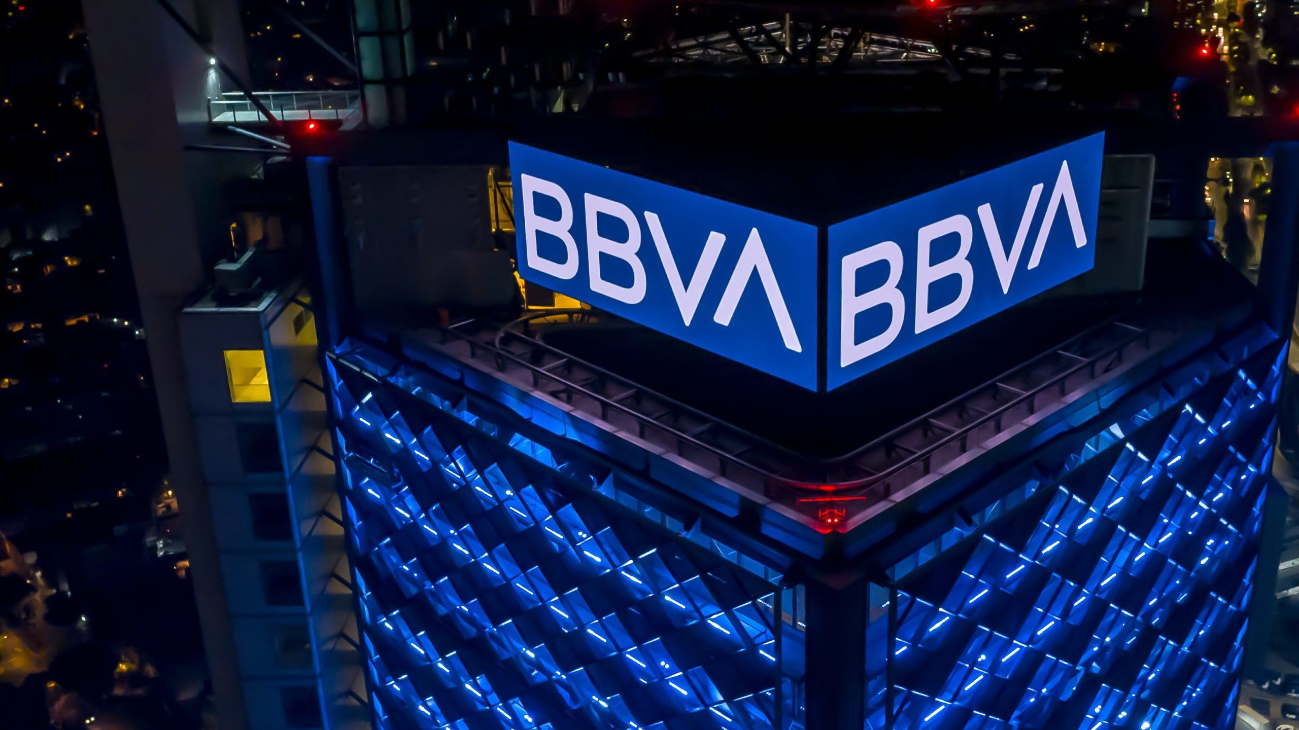 BBVA México aumentó 27% su utilidad neta en 2022. BBVA Mexico increased its net income by 27% in 2022. BBVA Mexico a augmenté son bénéfice net de 27% en 2022.
