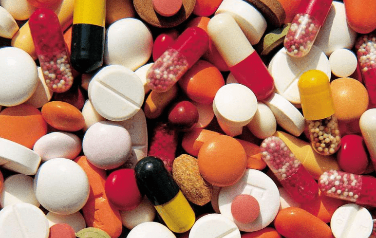 Medicamentos: comercio por correspondencia en Suiza. Medicines: mail-order trade in Switzerland. Médicaments: vente par correspondance en Suisse.