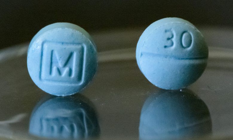 Contrabando de fentanilo en la frontera de Estados Unidos. Fentanyl smuggling across the US border. Contrebande de fentanyl à travers la frontière américaine. Fentanil contrabandeado pela fronteira dos Estados Unidos.