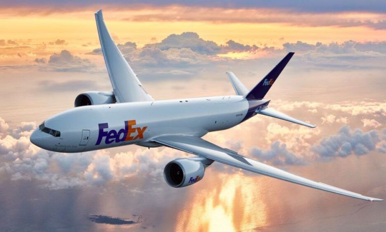 FedEx: menos aviones, más redes. FedEx: fewer planes, more networks. FedEx : moins d'avions, plus de réseaux. FedEx: menos aviões, mais redes.
