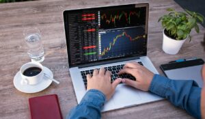 Qué es el trading y cuáles son sus beneficios para invertir