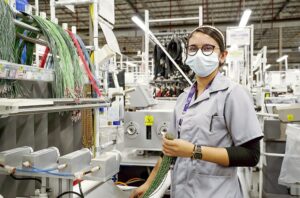Manufacturing automation: Aptiv reduces labor costs