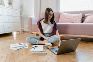¿Cómo elegir un entorno de aprendizaje digital seguro para adolescentes?