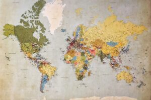World map illustrating the growth of investment control mechanisms, national security, and the geostrategic reconfiguration of international trade.