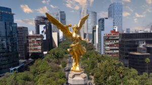 Angel of Independence, Mexico. Total gross investment in Mexico falls 3.5% in the first quarter of 2026.
