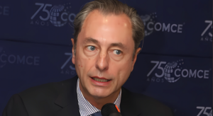 Retrato de Lorenzo Vianello, presidente del Comité Bilateral México-Italia del Comce, hablando en un evento conmemorativo del 75 aniversario de la organización en la Ciudad de México. HiRef invertirá más de 20 millones de dólares en producción de HVAC para centros de datos.
